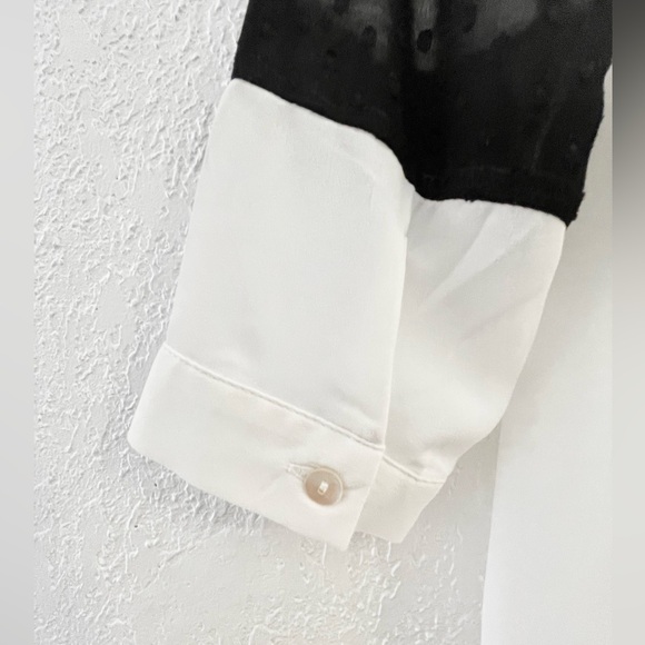 Seer Sucker Blouse in White - Picture 5 of 6